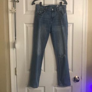 sz 4 curvy profile Old Navy distressed jeans